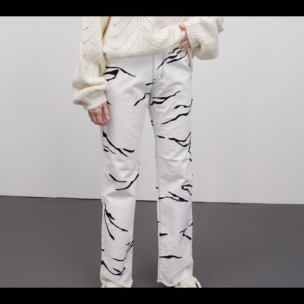 EMBROIDERED ZEBRA PATTERN JEANS, WHITE